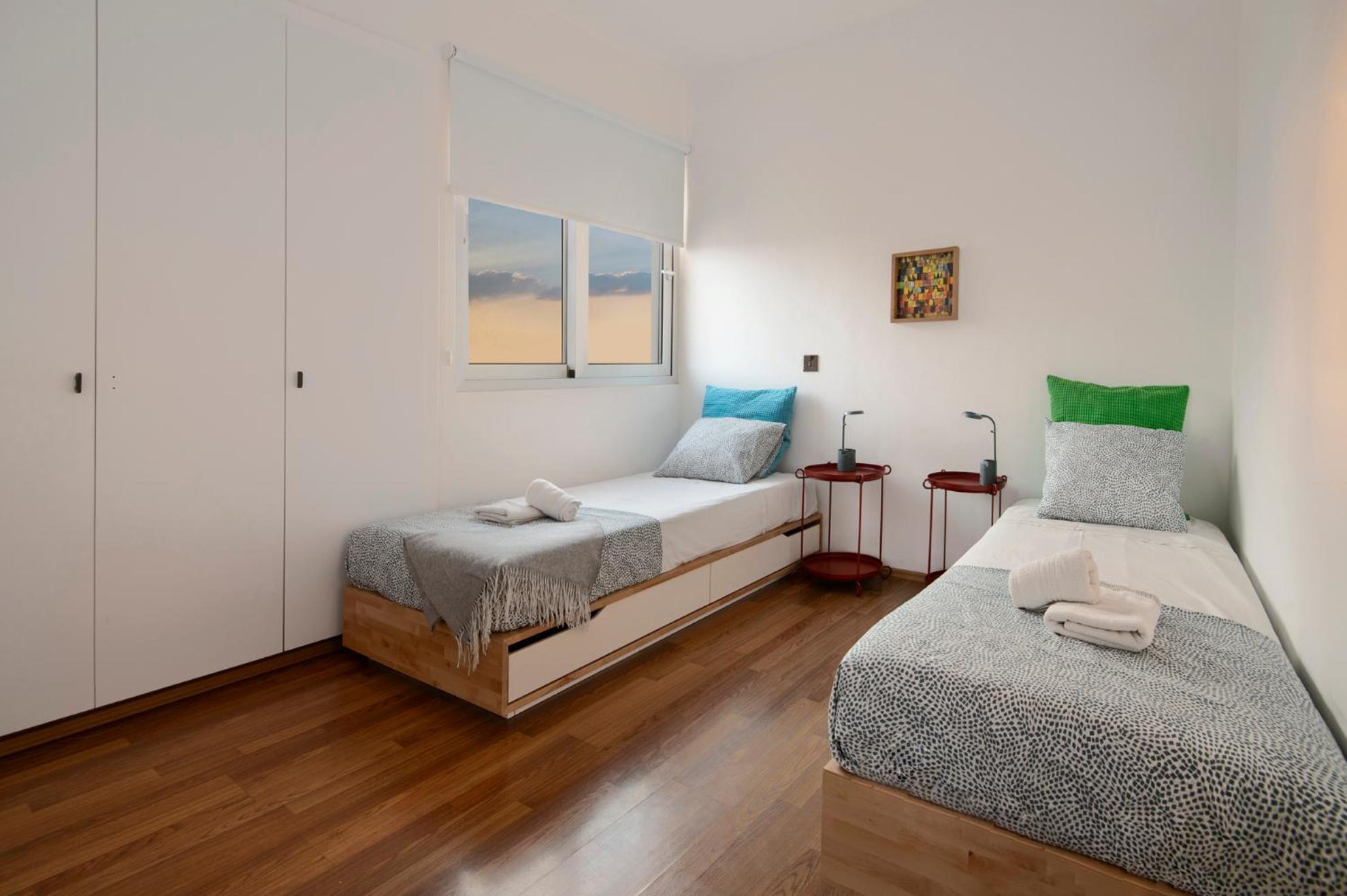 Amazing Two Bedroom Apartment Larnaca Extérieur photo