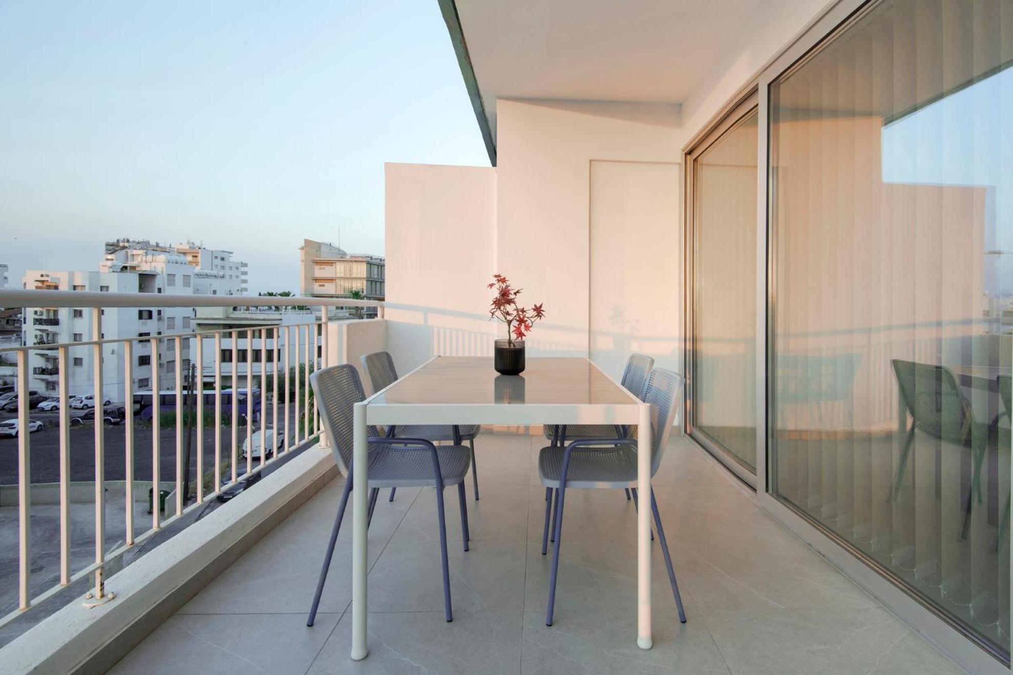 Amazing Two Bedroom Apartment Larnaca Extérieur photo