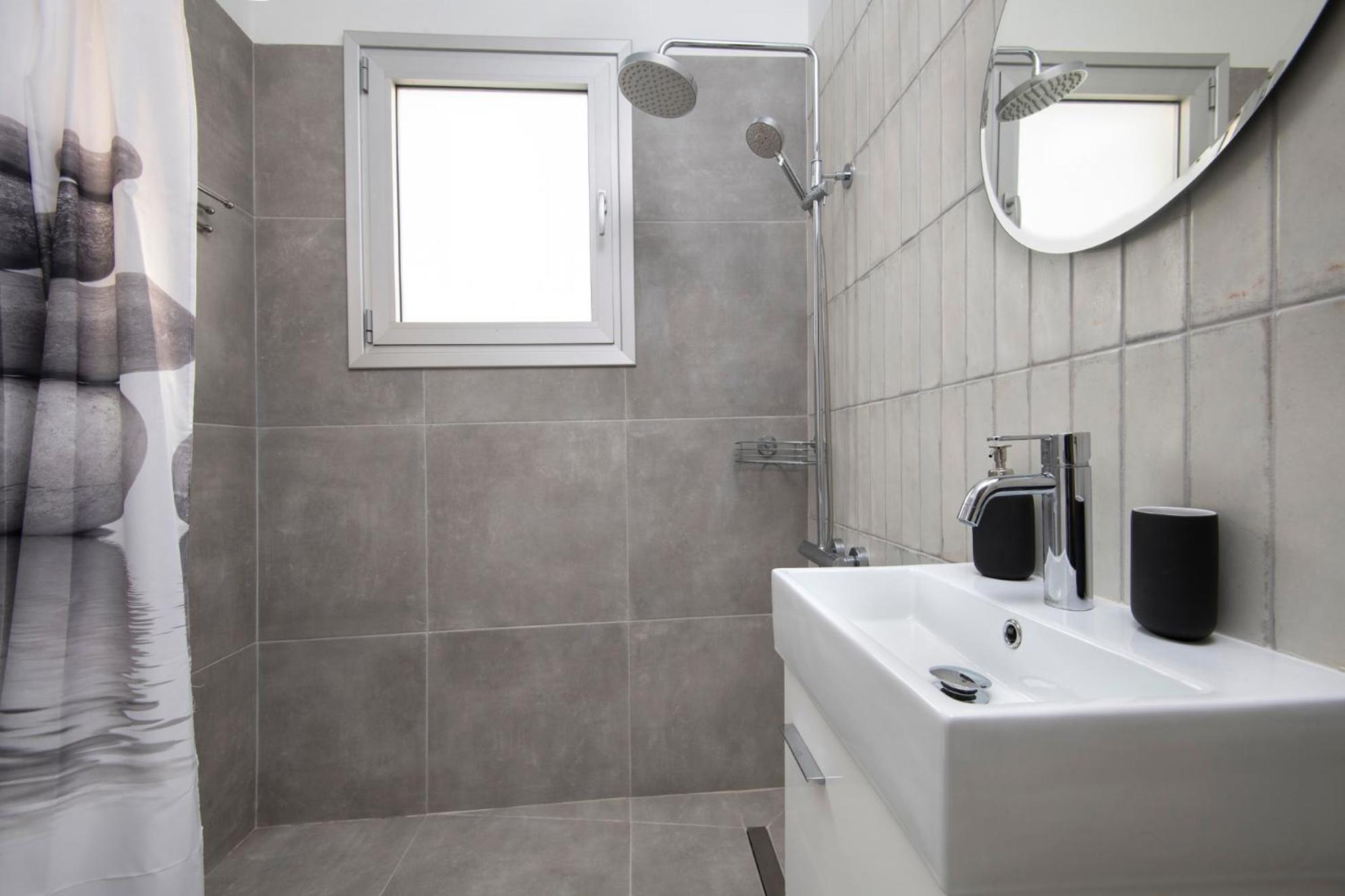 Amazing Two Bedroom Apartment Larnaca Extérieur photo